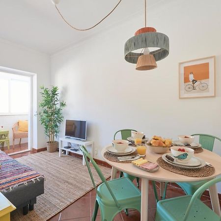 Central & Sunny 2Br Apt Near Beach, By Timecooler Setúbal Kültér fotó