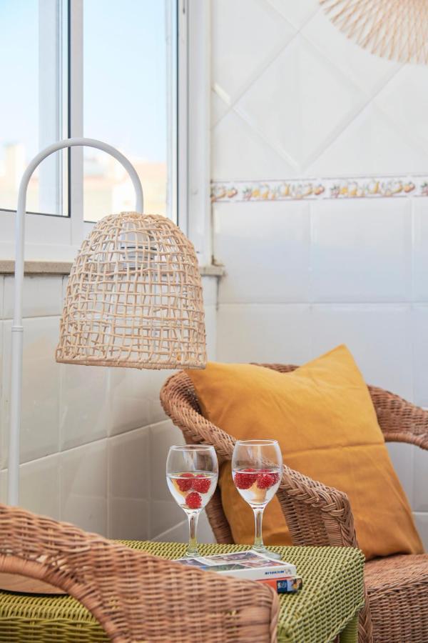 Central & Sunny 2Br Apt Near Beach, By Timecooler Setúbal Kültér fotó