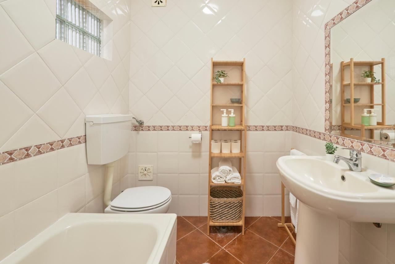 Central & Sunny 2Br Apt Near Beach, By Timecooler Setúbal Kültér fotó