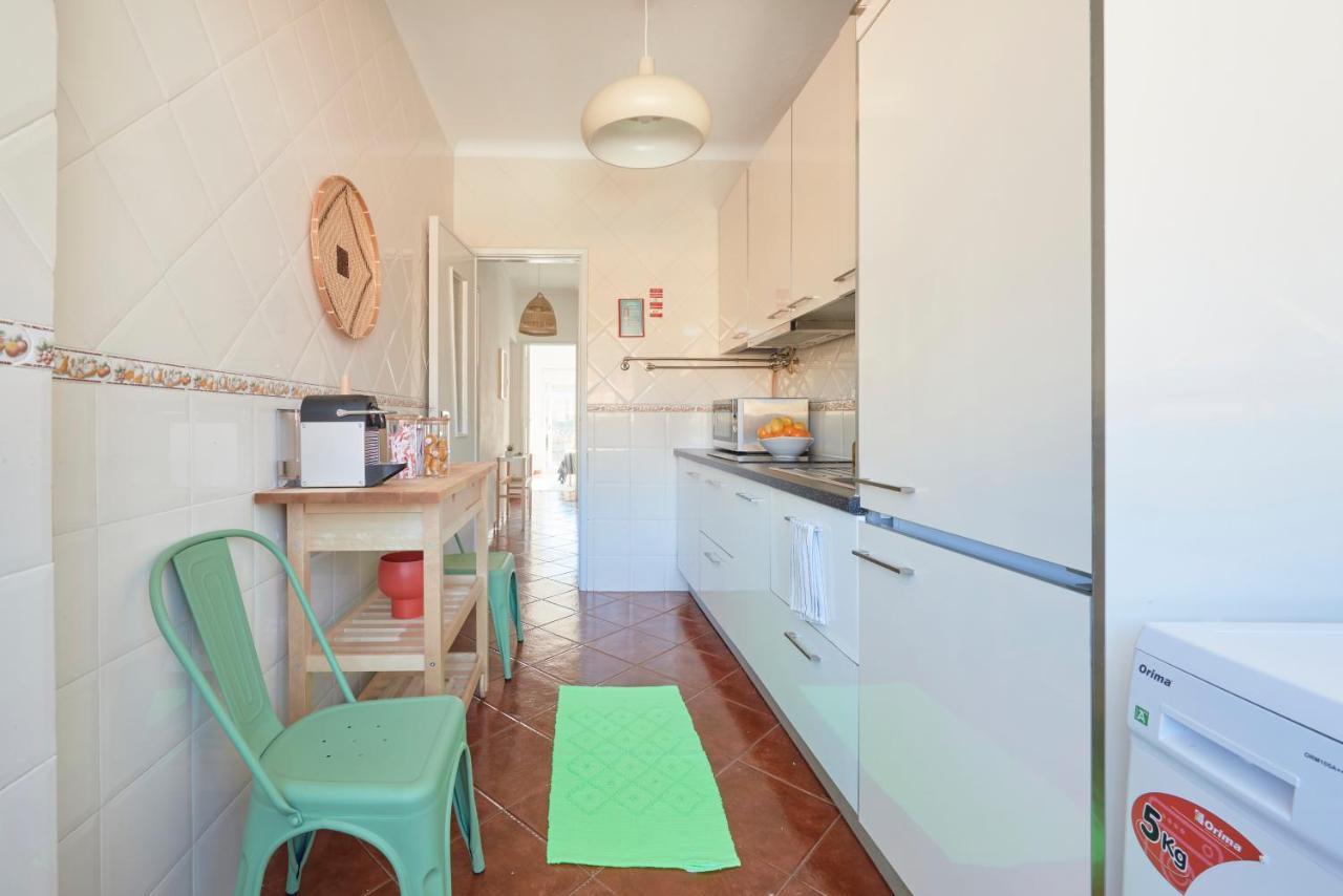 Central & Sunny 2Br Apt Near Beach, By Timecooler Setúbal Kültér fotó