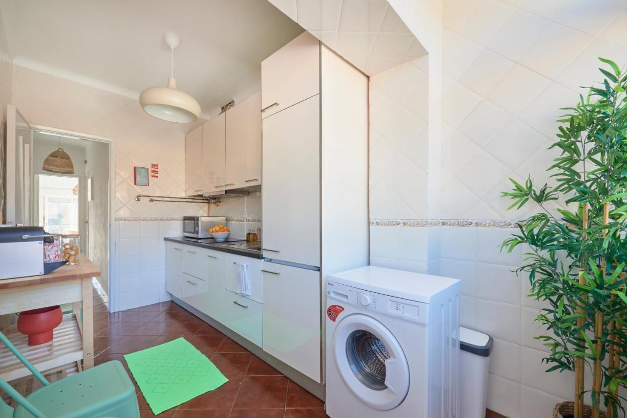Central & Sunny 2Br Apt Near Beach, By Timecooler Setúbal Kültér fotó